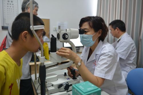 福建省眼科診療技術(shù)經(jīng)驗(yàn)交流會(huì)在龍巖二院舉行