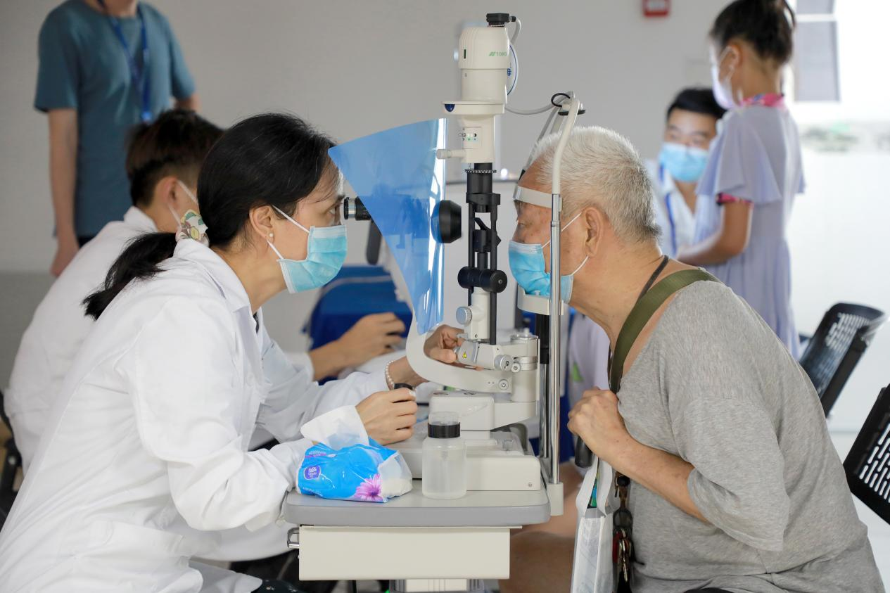 深圳?，斞劭茢y手皇崗社區(qū)黨群服務(wù)中心開(kāi)展眼健康義診活動(dòng)