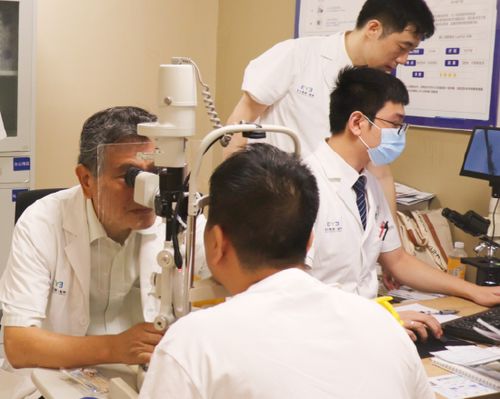 京鄂閩專家團(tuán)再次匯聚福州愛爾眼科疑難眼病診療平臺(tái),聯(lián)合會(huì)診為患者破除疑難